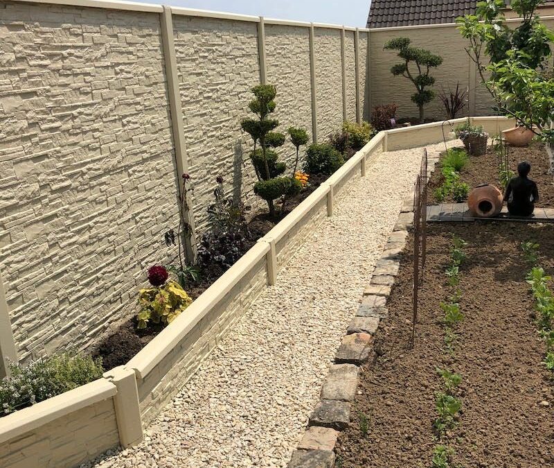 Clôture jardin béton moderne