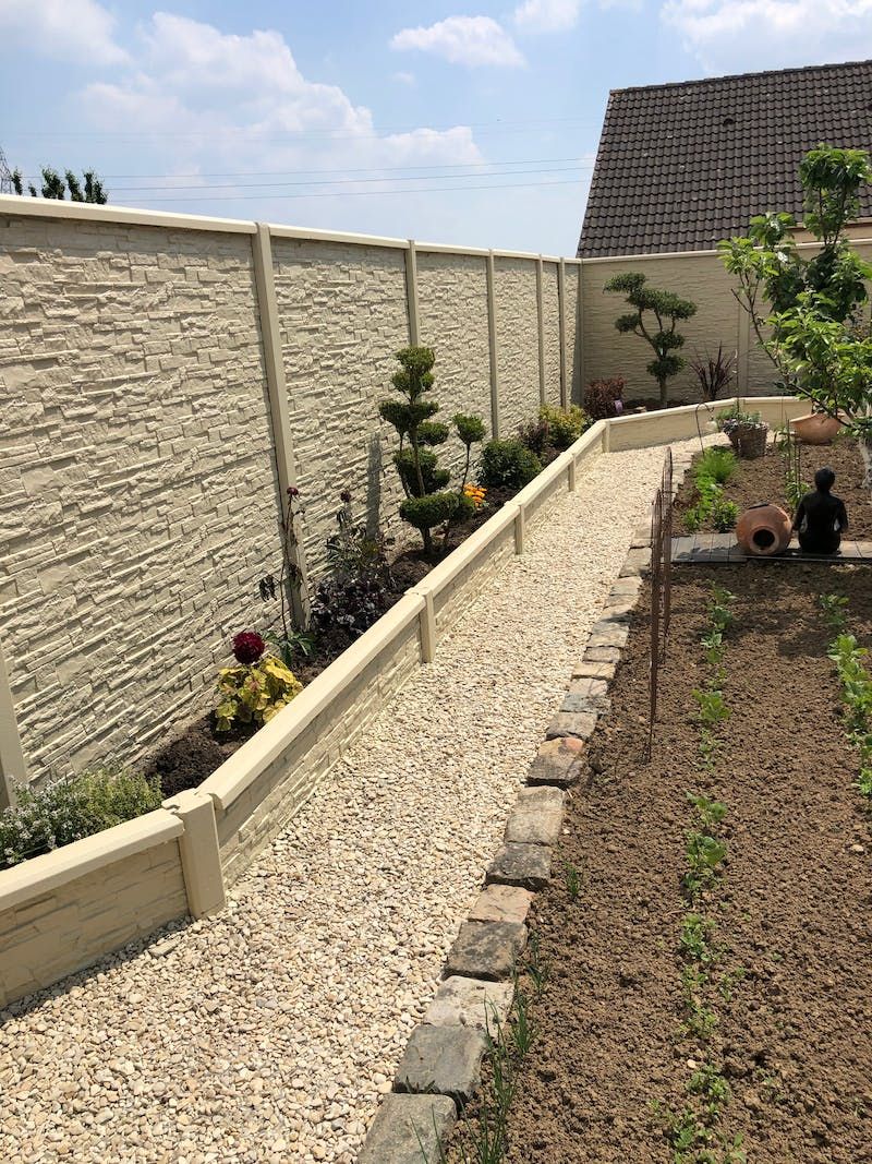 Clôture jardin béton moderne